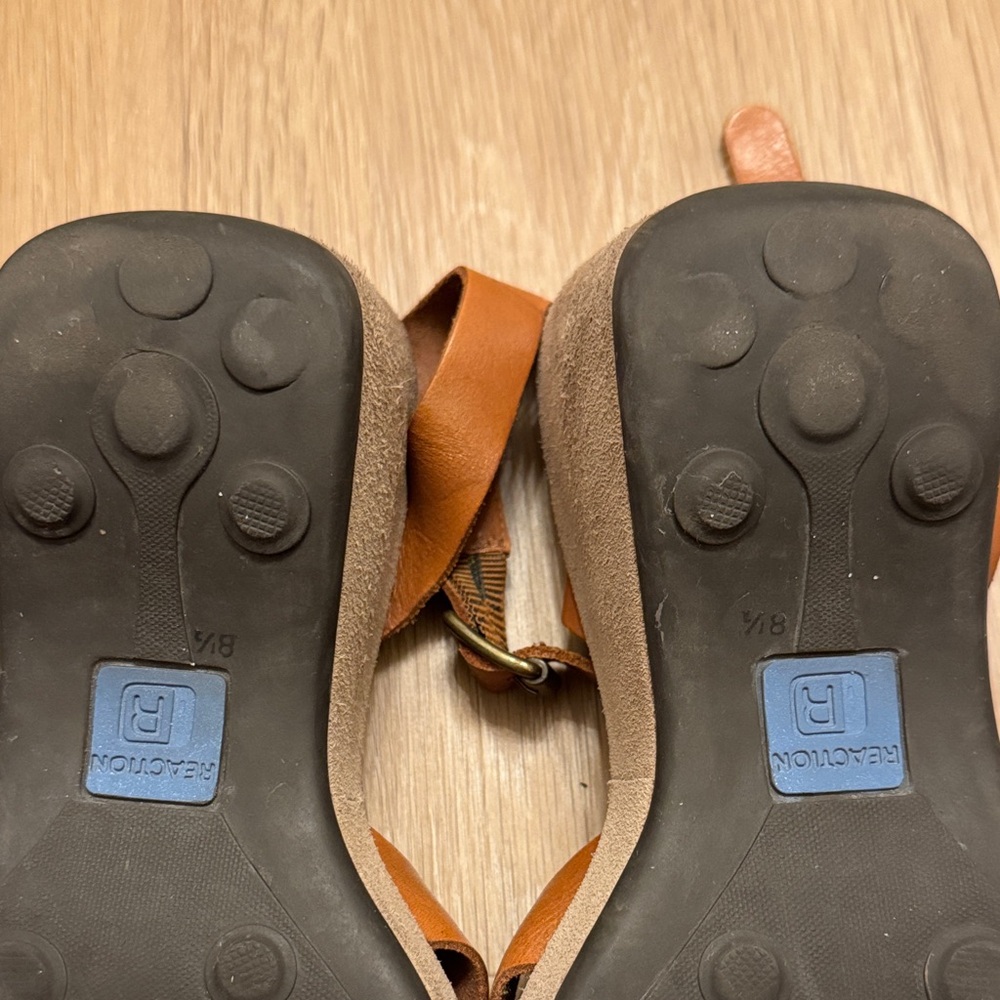Kenneth Cole Reaction ‘Bell Bottom’ Leather Wedges - Made in Brazil Size 8.5 - Picture 4 of 12